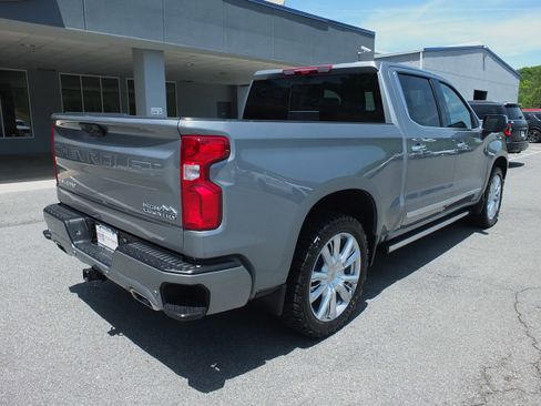 Used 2025 Chevrolet Silverado 1500 High Country AWD/4WD image 3