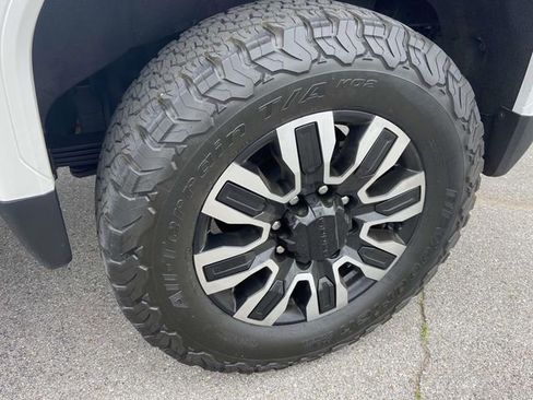 Certified 2024 GMC Sierra 2500 Denali Ultimate AWD/4WD image 9