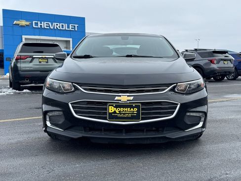 Used 2017 Chevrolet Malibu LT image 2