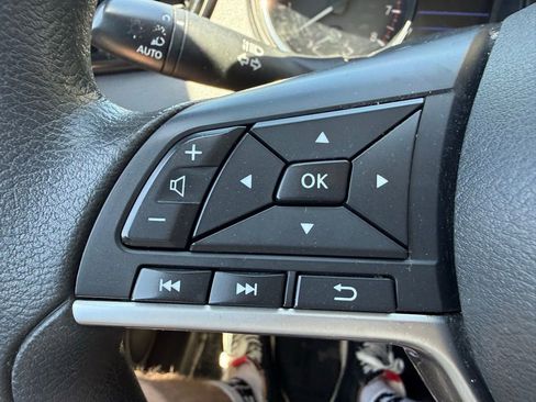 Used 2020 Nissan Rogue Sport SV FWD image 18