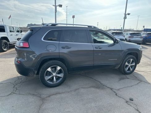 Used 2019 Jeep Cherokee Limited image 16