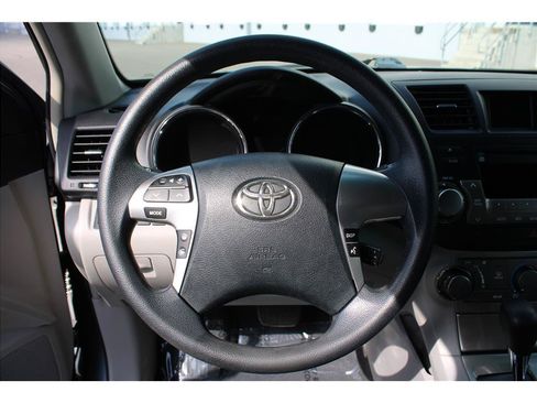 Used 2012 Toyota Highlander 4WD w/ Tech Pkg image 17