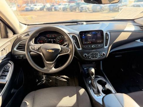 Used 2023 Chevrolet Malibu LT FWD image 16
