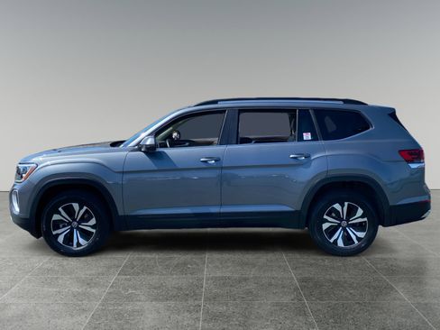Used 2025 Volkswagen Atlas SE FWD image 2