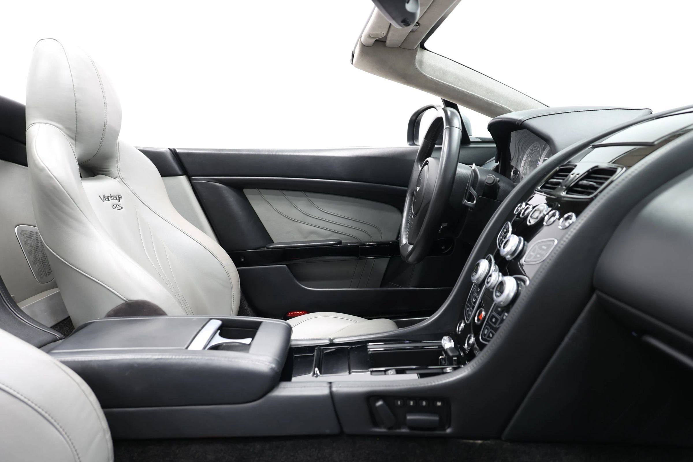 Used 2016 Aston Martin V8 Vantage S RWD image 54