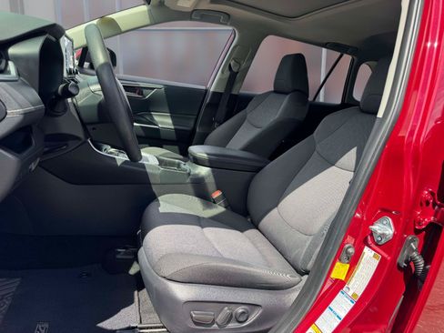 Used 2019 Toyota RAV4 XLE w/ Convenience Package AWD/4WD image 14