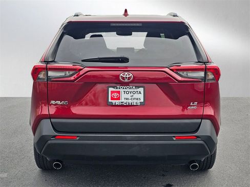 Used 2020 Toyota RAV4 LE image 4
