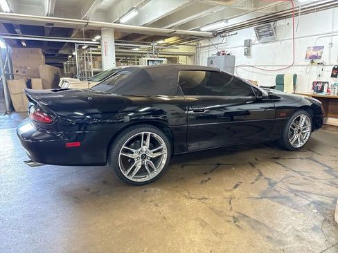 Used 2001 Chevrolet Camaro Z28 w/ SS Performance/Appearance Pkg RWD image 4