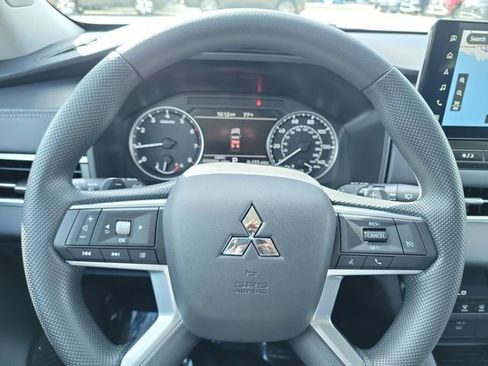 New 2026 Mitsubishi Outlander ES image 22