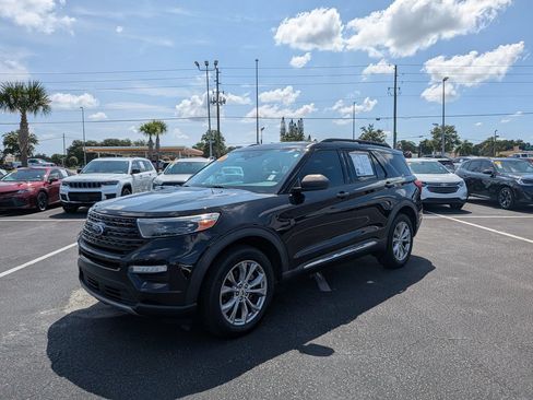 Used 2020 Ford Explorer XLT w/ Equipment Group 202A AWD/4WD image 6