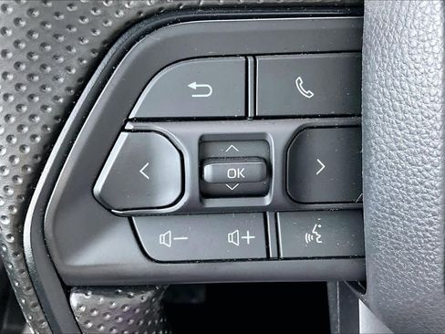 Used 2025 Toyota Tacoma SR5 AWD/4WD image 20