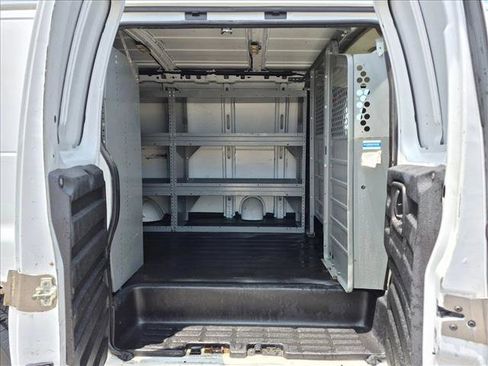 Used 2015 Chevrolet Express 2500 RWD image 17