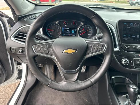 Used 2017 Chevrolet Malibu LT image 29
