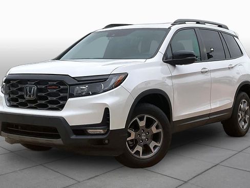 Used 2023 Honda Passport TrailSport image 3