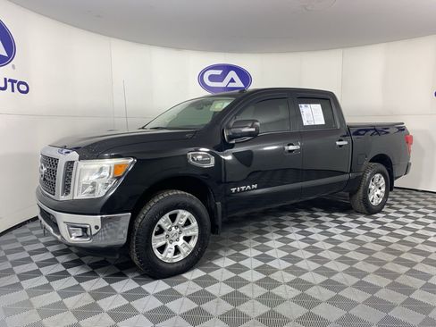 Used 2017 Nissan Titan SV image 7