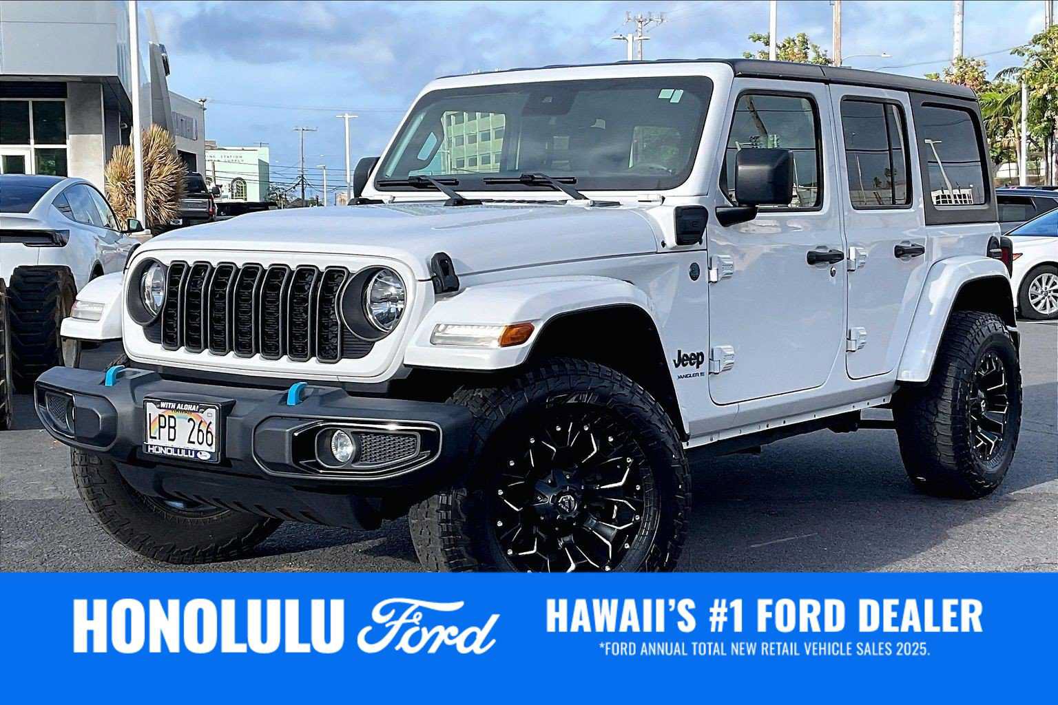 Used 2024 Jeep Wrangler Unlimited w/ Dual Top Group AWD/4WD image 1