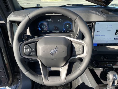 New 2025 Ford Bronco Outer Banks w/ Sasquatch Package image 17