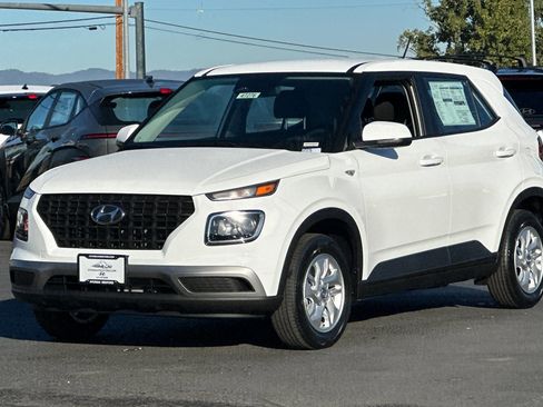 New 2026 Hyundai Venue SE image 8