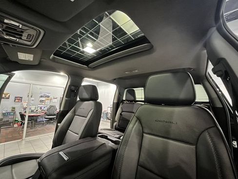 Used 2025 GMC Sierra 2500 Denali w/ Technology Package AWD/4WD image 29