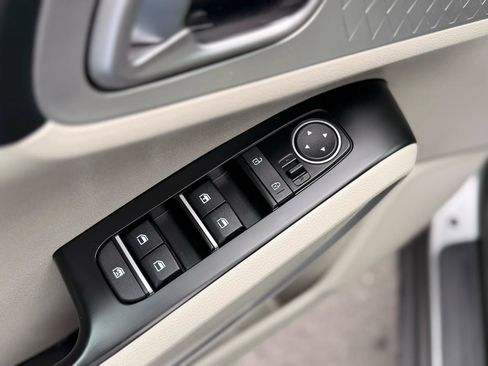 Used 2024 Kia Soul LX FWD image 9