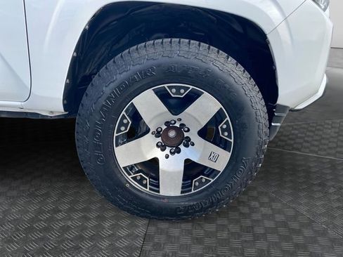 Used 2020 Toyota Tacoma SR5 image 34