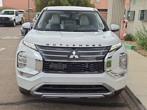 New 2026 Mitsubishi Outlander SE FWD image 2