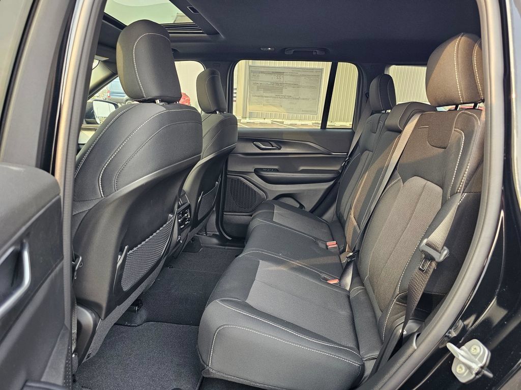 New 2025 Jeep Grand Cherokee Laredo X w/ Luxury Tech Group I AWD/4WD image 13