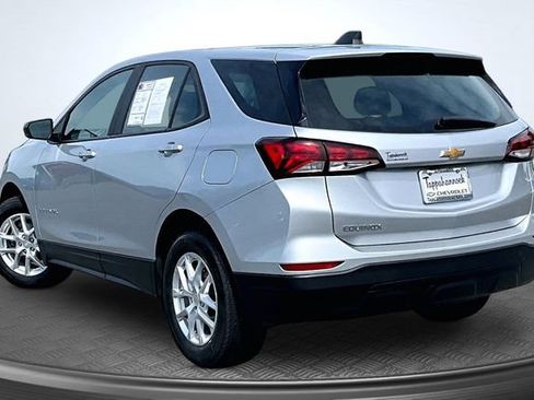 Used 2022 Chevrolet Equinox LS FWD image 4