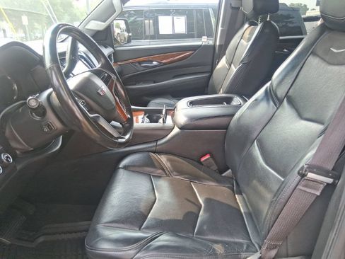 Used 2017 Cadillac Escalade Luxury AWD/4WD image 11