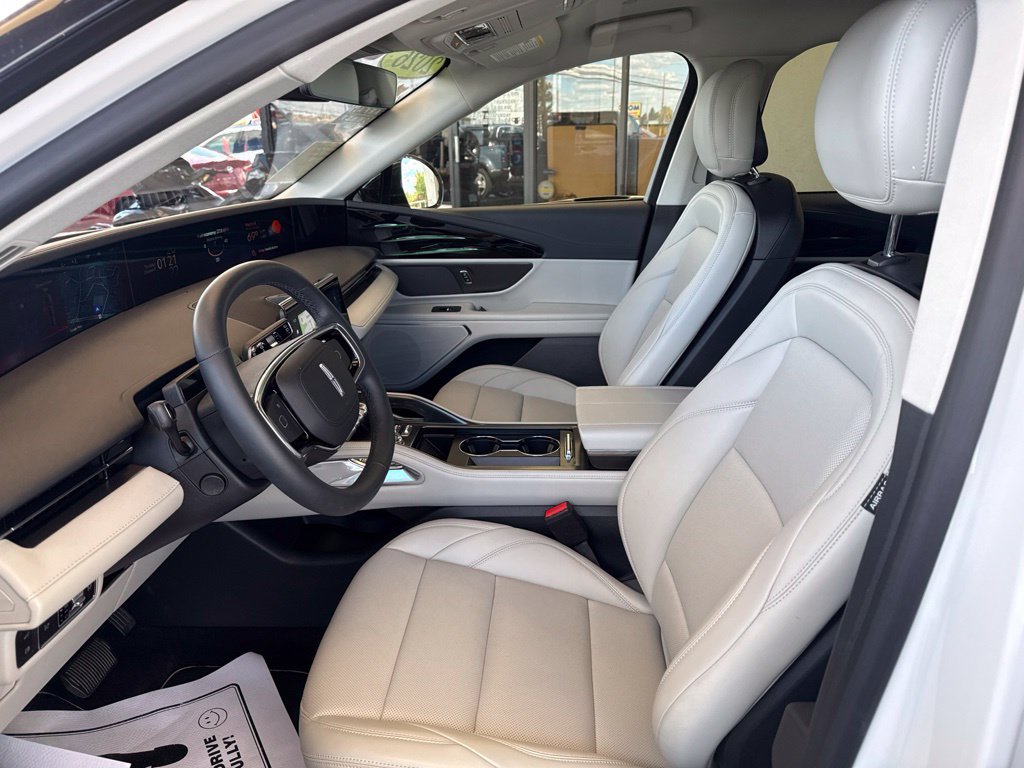 Used 2026 Lincoln Nautilus Premier AWD/4WD image 10