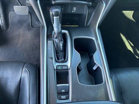 Used 2018 Honda Accord Touring image 25
