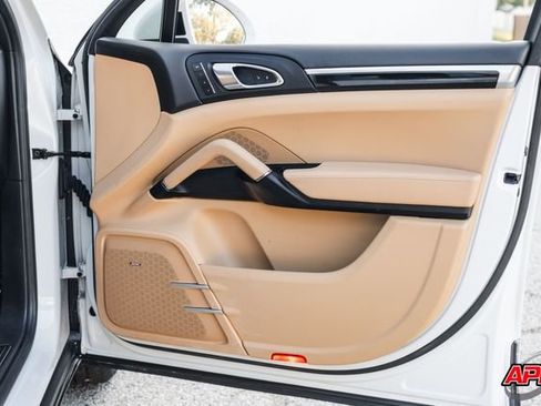 Used 2016 Porsche Cayenne image 69