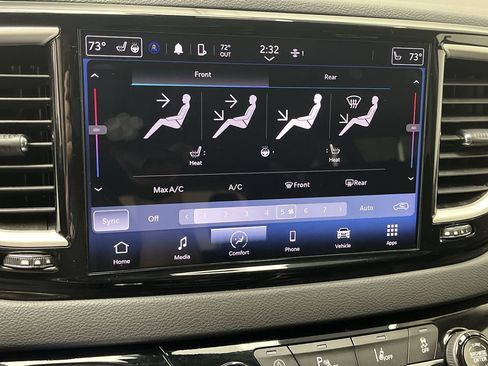 Used 2024 Chrysler Pacifica Touring-L image 19