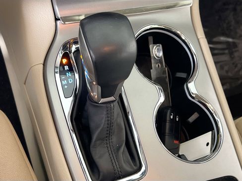 Used 2022 Jeep Grand Cherokee Laredo E image 15