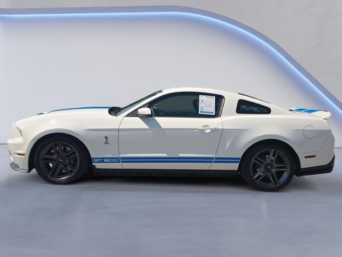 Used 2010 Ford Mustang Shelby GT500 RWD image 2