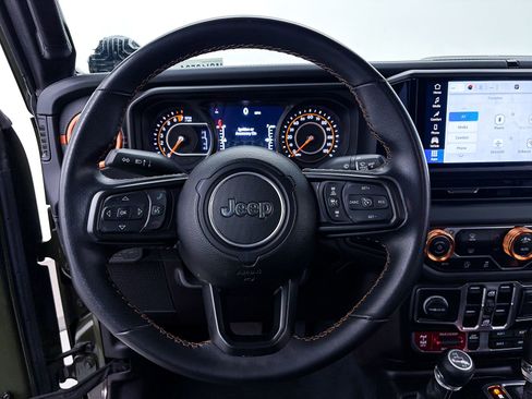 Used 2024 Jeep Gladiator Mojave AWD/4WD image 32