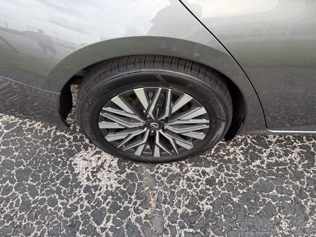 Used 2024 Nissan Altima 2.5 SV FWD image 30