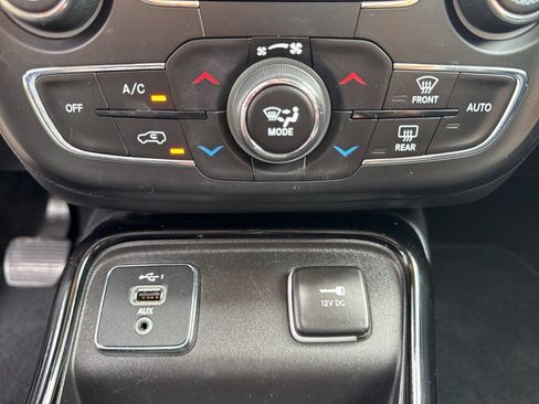 Used 2019 Jeep Compass Limited FWD image 37
