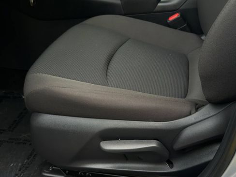 Used 2025 Toyota RAV4 LE AWD/4WD image 19