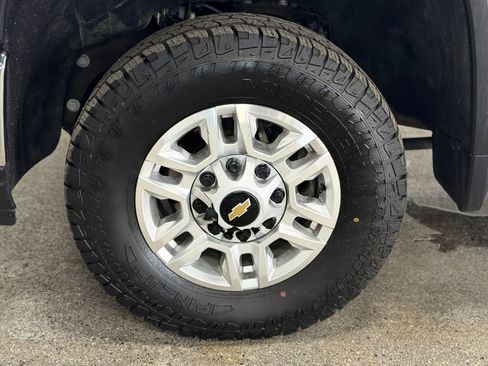 Used 2025 Chevrolet Silverado 2500 LT w/ Convenience Package AWD/4WD image 28