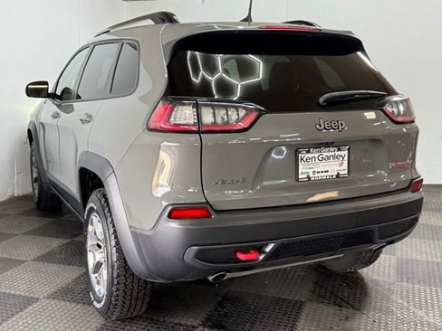 Certified 2022 Jeep Cherokee Trailhawk w/ Technology Group B image 9