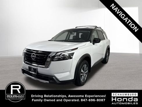 Used 2025 Nissan Pathfinder SL AWD/4WD image 1