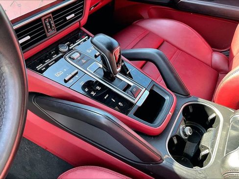 Used 2022 Porsche Cayenne image 16