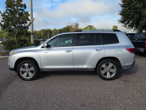 Used 2012 Toyota Highlander Limited w/ Tow Pkg FWD image 3