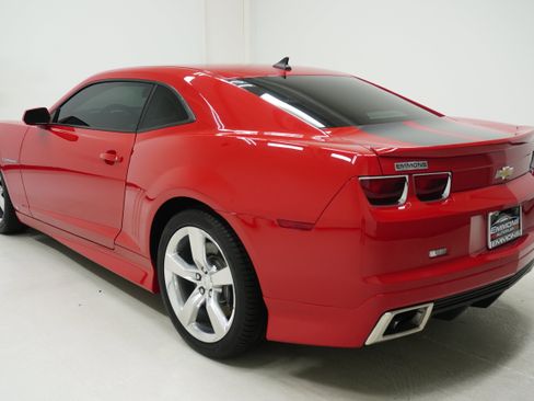 Used 2010 Chevrolet Camaro SS w/ RS Package RWD image 6