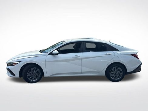 Used 2025 Hyundai Elantra Hybrid FWD image 4