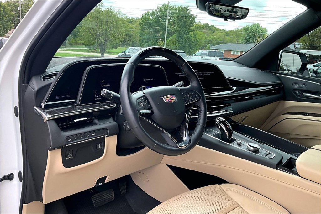 Used 2023 Cadillac Escalade Premium Luxury AWD/4WD image 10