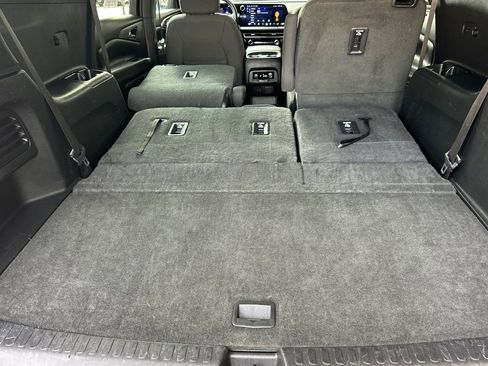 Used 2024 Chevrolet Traverse LT image 18