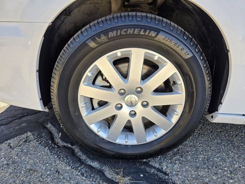 Used 2015 Chrysler Town & Country Touring FWD image 38