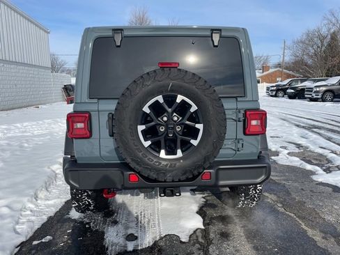 Used 2024 Jeep Wrangler Unlimited Rubicon w/ Convenience Group image 11